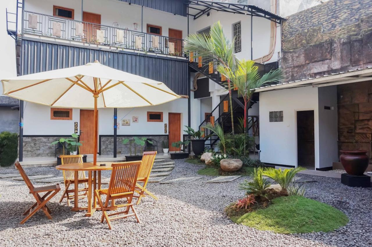 Reddoorz Near Velodrome Malang 2 Hotel Ngadipuro Kültér fotó