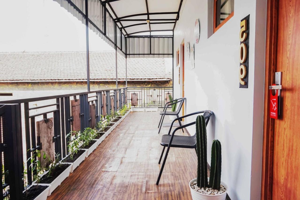 Reddoorz Near Velodrome Malang 2 Hotel Ngadipuro Kültér fotó